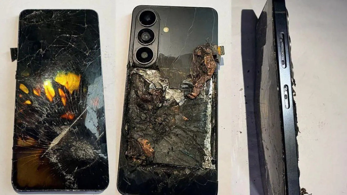 El compartimento de la batería quedó completamente calcinado y la tapa trasera, medio derretida.