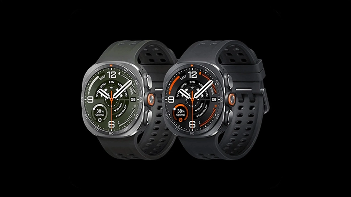 El Galaxy Watch Ultra 2 conserva el diseño acolchado de titanio y el botón Quick Button naranja.