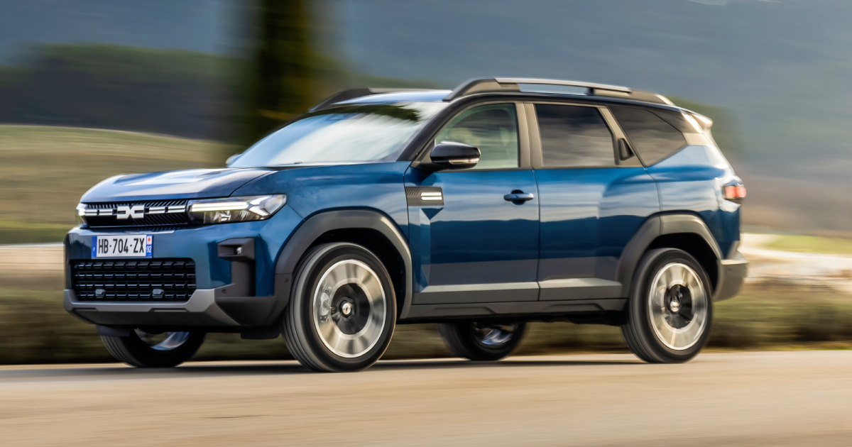 Dacia Bigster contra el telón de fondo de la naturaleza Dacia Bigster contra el telón de fondo de la naturaleza