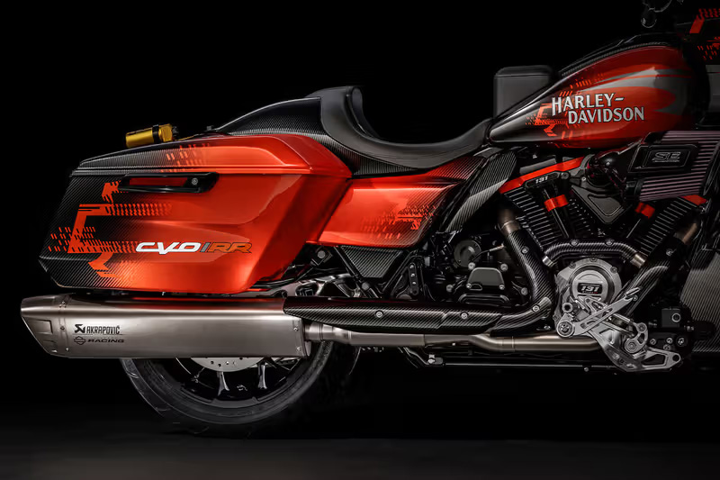CVO Road Glide RR - vista lateral