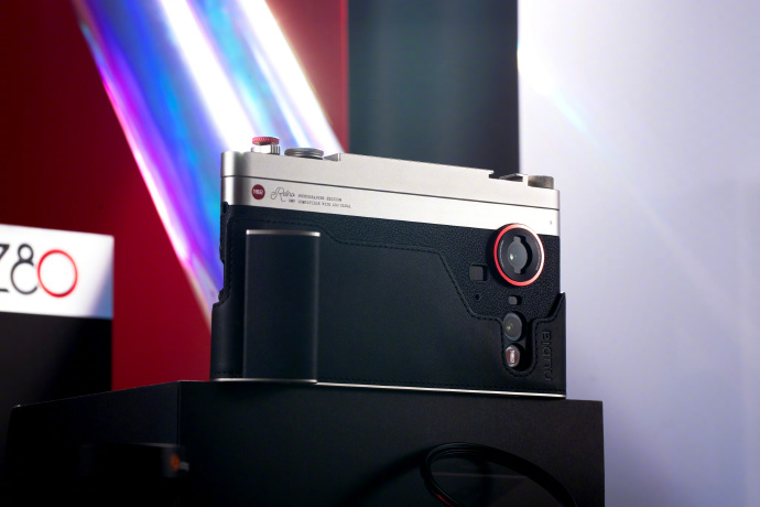 Nubia Z80 Ultra recibirá un conjunto completo de lentes externos, y la funda con el montaje luce simplemente increíble (foto)-2 Teléfono Nubia Z80 Ultra con lente ultra gran angular