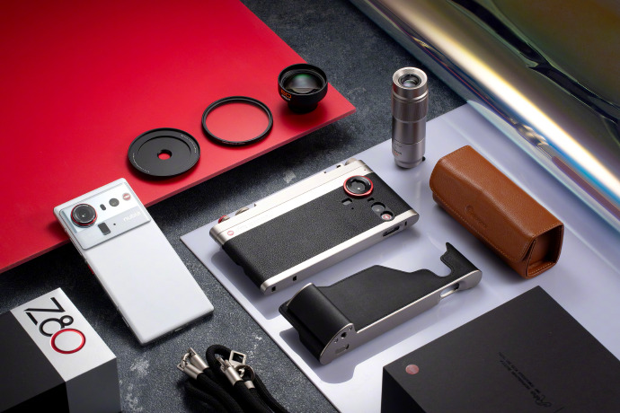 Nubia Z80 Ultra recibirá un conjunto completo de lentes externos, y la funda con el montaje luce simplemente increíble (foto)-6 Empuñadura de la funda Nubia Z80 Ultra