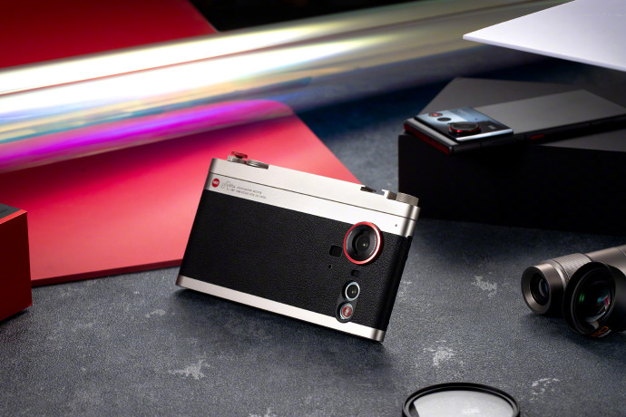 Nubia Z80 Ultra recibirá un conjunto completo de lentes externos, y la funda con el montaje luce simplemente increíble (foto)-7 Transformación del teléfono Nubia Z80 Ultra en una cámara retro