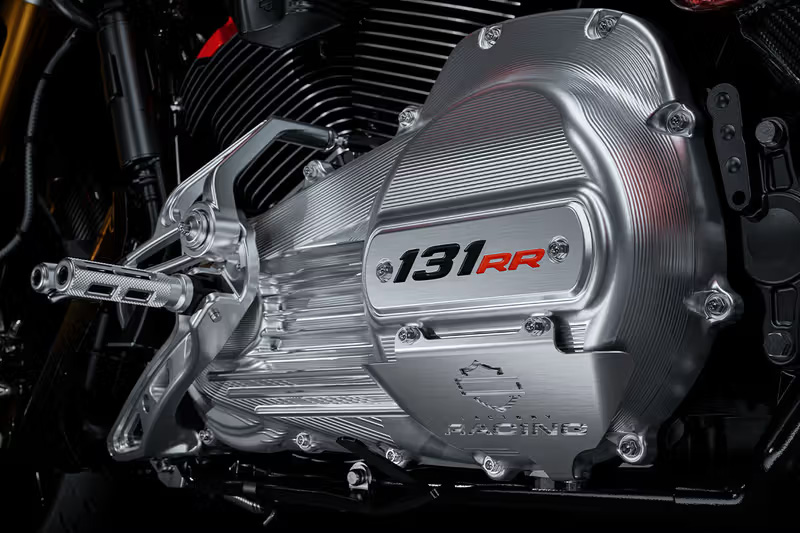 CVO Road Glide RR - en movimiento.