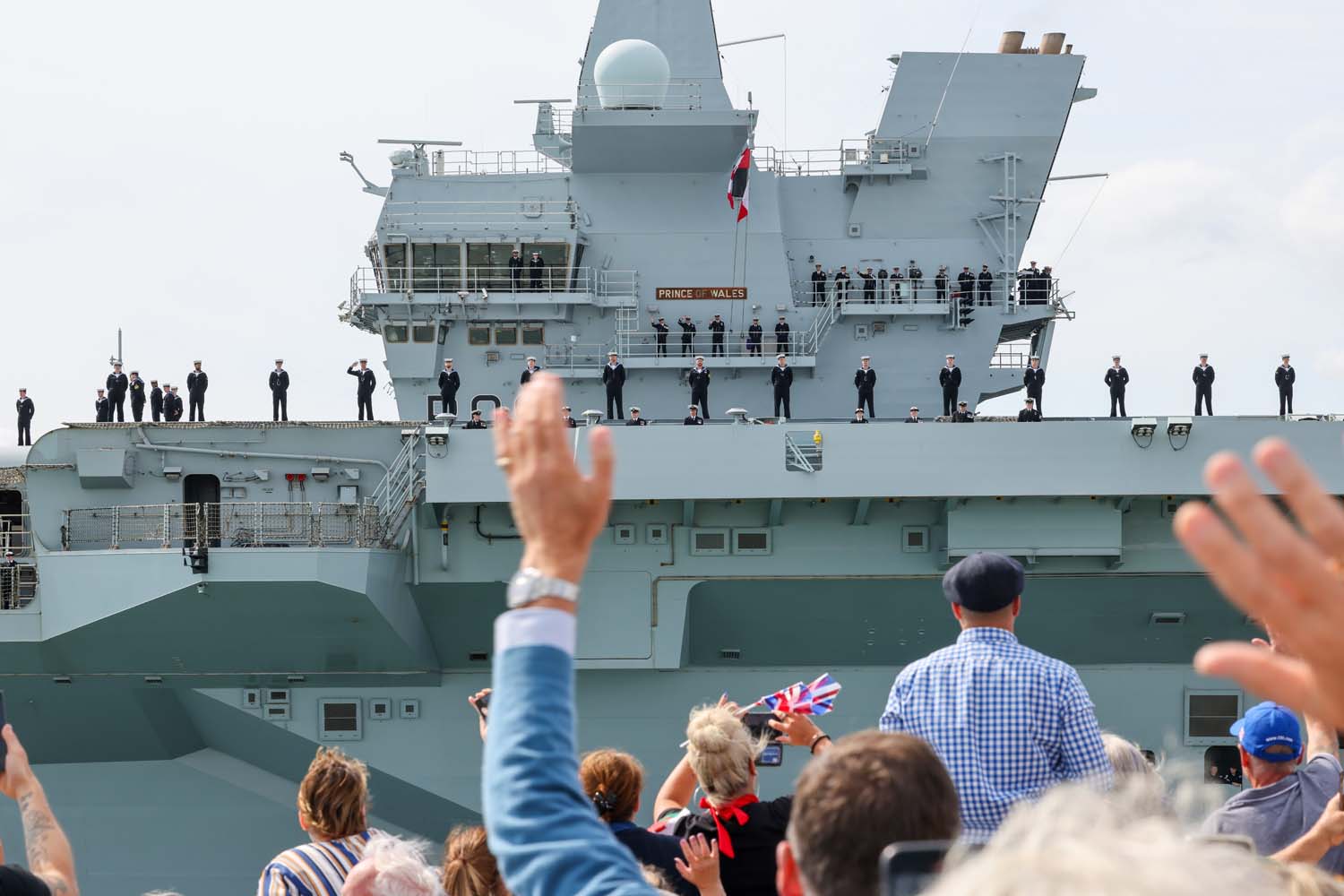 El HMS Prince of Wales, valorado en 3.850 millones de dólares, ha zarpado rumbo a EE.UU. - El mayor portaaviones británico recibirá cazas F-35B, aviones convertibles MV-22 y drones El HMS Prince of Wales, valorado en 3.850 millones de dólares, ha zarpado rumbo a EE.UU. - El mayor portaaviones británico recibirá cazas F-35B, aviones convertibles MV-22 y drones