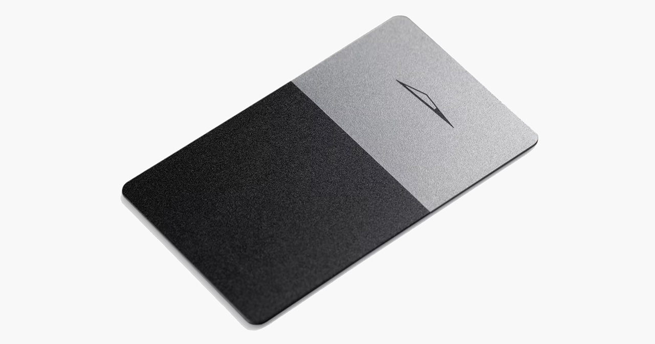Tarjeta llave metálica Tesla para Cybertruck, vista frontal Tarjeta llave metálica Tesla para Cybertruck, vista frontal