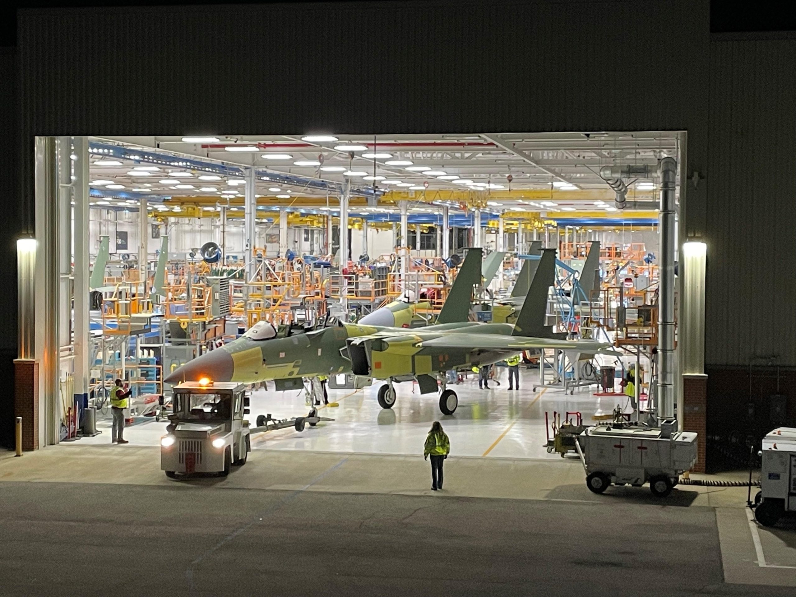 Cazas F-15EX en la línea de ensamblaje de Boeing