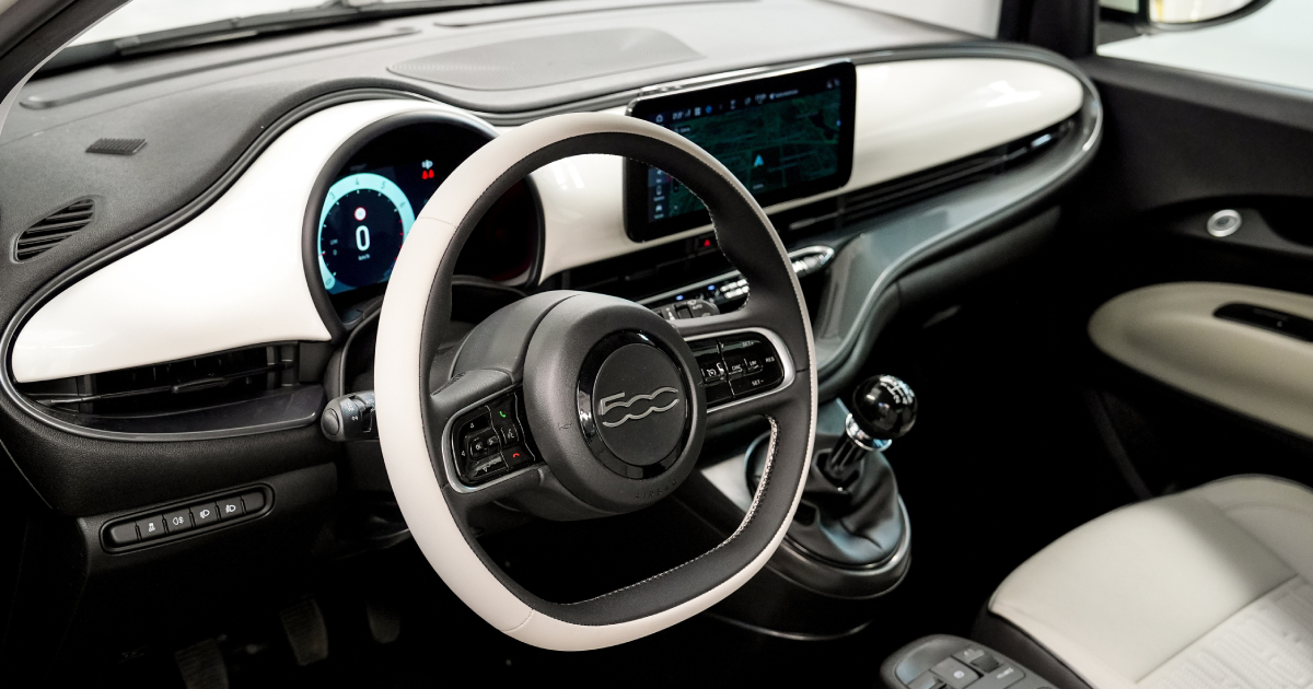 Vista trasera del Fiat 500 Hybrid Vista trasera del Fiat 500 Hybrid