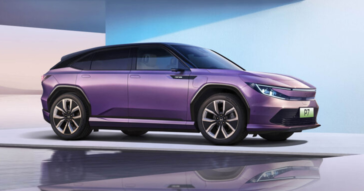 Honda P7 con la ciudad como telón de fondo Honda P7 con la ciudad como telón de fondo