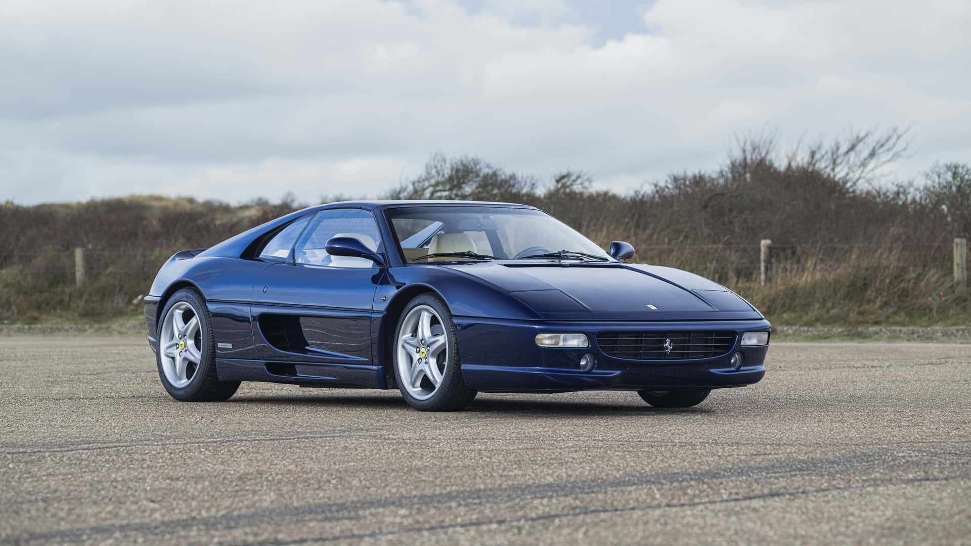 Ferrari F355 GTS 1996 de Michael Schumacher. Ferrari F355 GTS 1996 de Michael Schumacher.