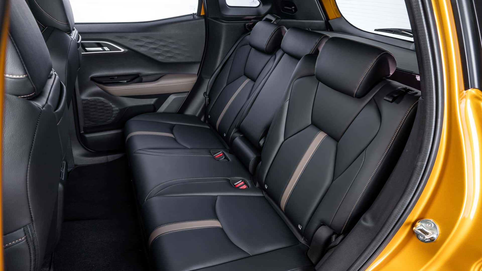 2025 Mitsubishi Outlander Sport - componentes interiores 2025 Mitsubishi Outlander Sport - componentes interiores