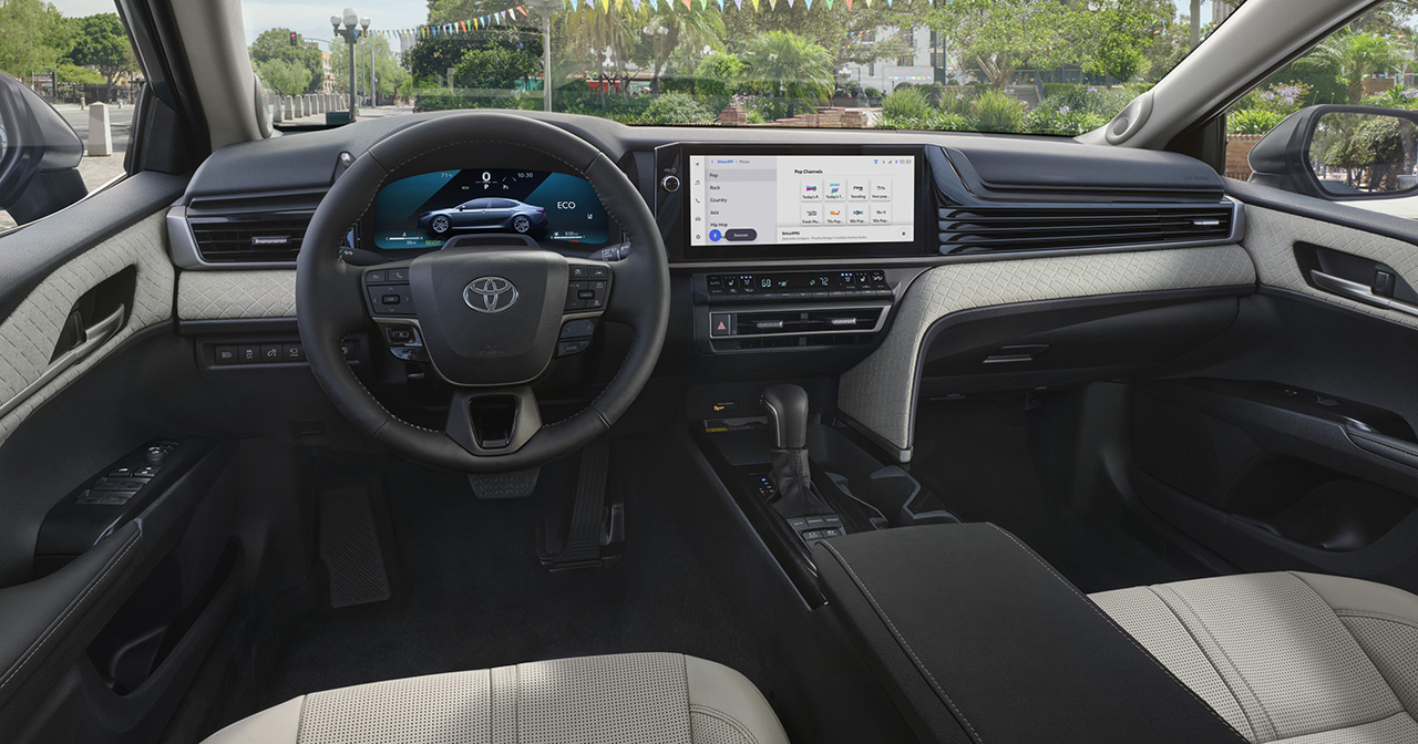 Interior de la berlina Toyota Camry rediseñada (2025) para el mercado de EE.UU. Interior de la berlina Toyota Camry rediseñada (2025) para el mercado de EE.UU.