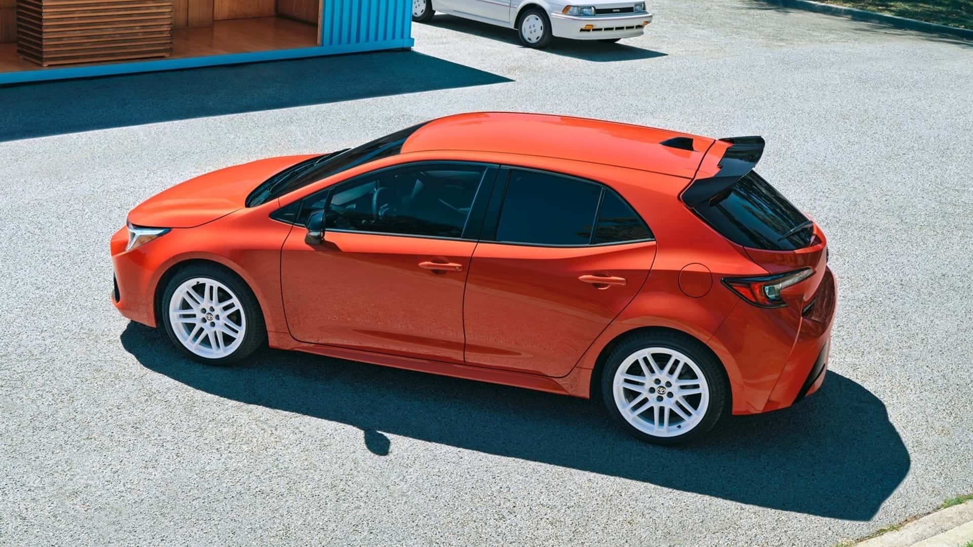 Ruedas elegantes de la Edición FX del Toyota Corolla Hatchback Ruedas elegantes de la Edición FX del Toyota Corolla Hatchback