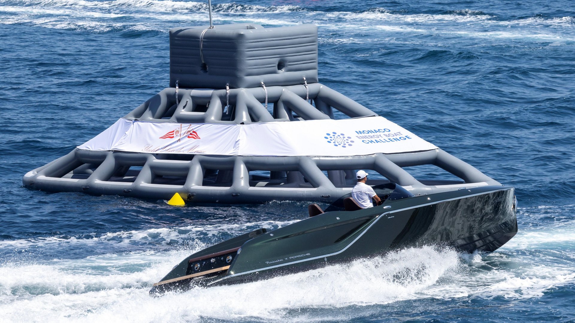 Barco deportivo Frauscher x Porsche 850 Fantom
