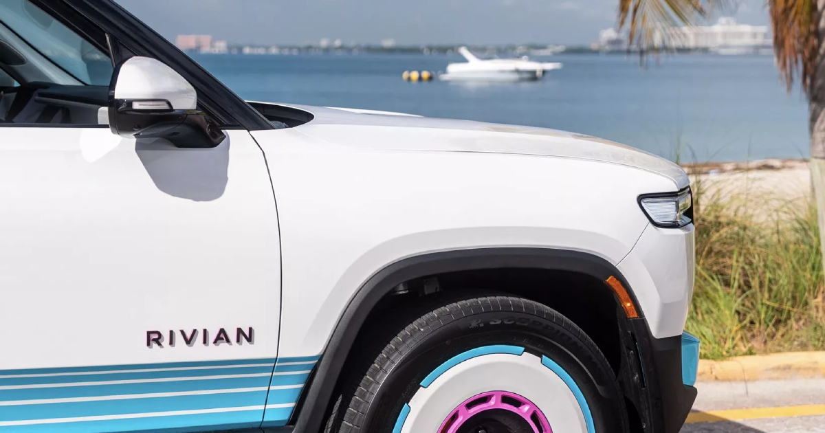 Rivian R1S Quad Miami Edition - diseño brillante