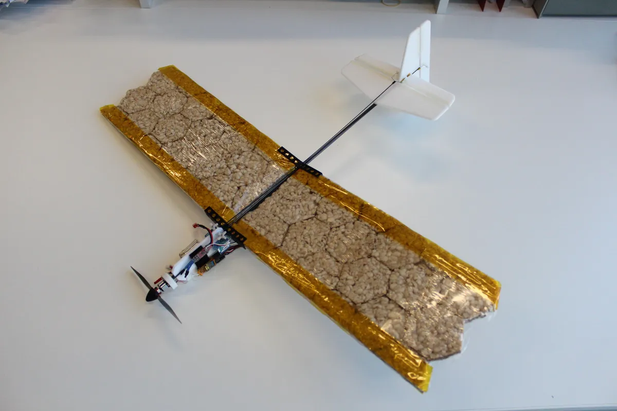 Científicos suizos crean un dron comestible con 300 kcal de calorías para salvar vidas en situaciones de emergencia Científicos suizos crean un dron comestible con 300 kcal de calorías para salvar vidas en situaciones de emergencia