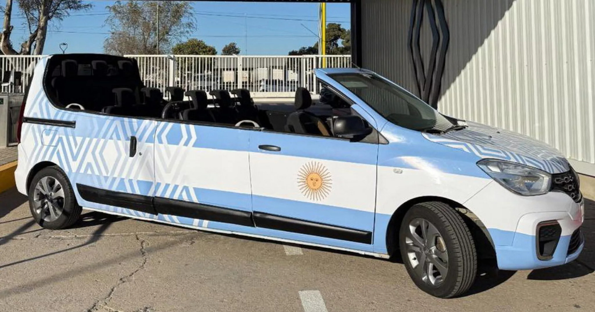 Limusina cabriolet Renault basada en el Kangoo Express Limusina cabriolet Renault basada en el Kangoo Express