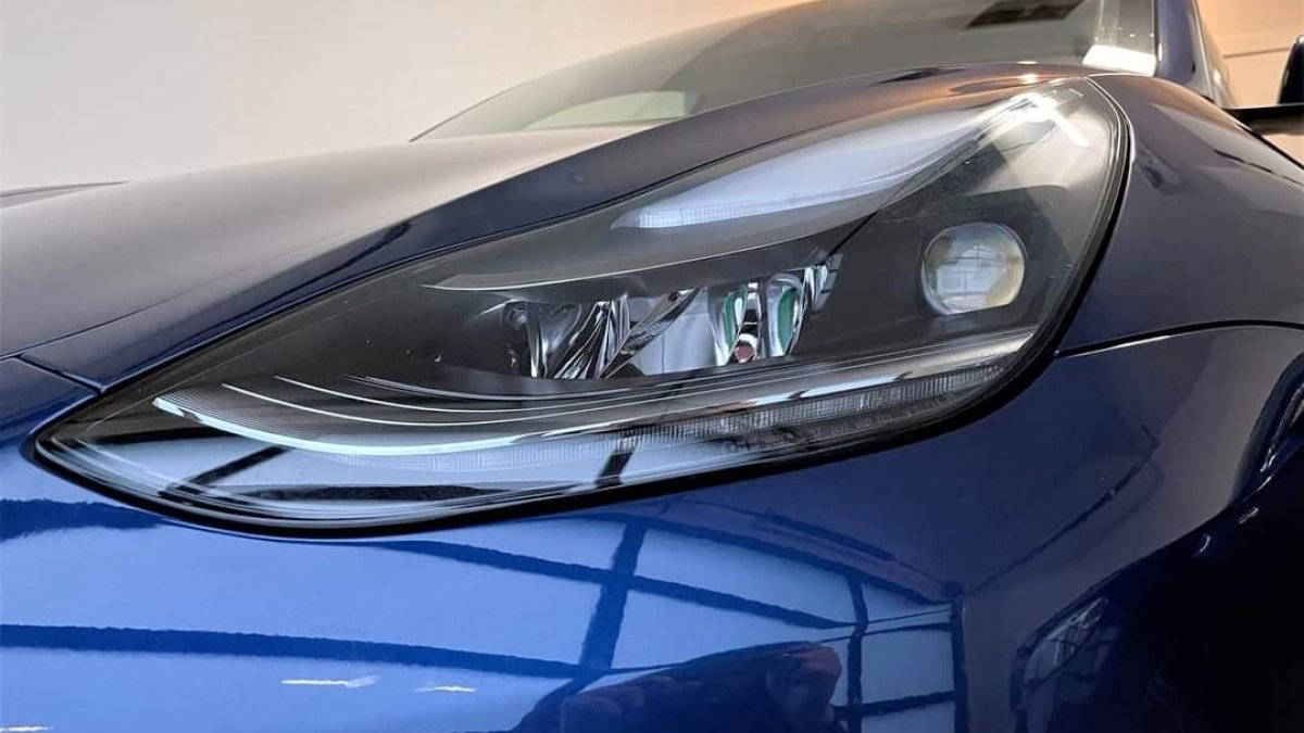 Faros matriciales Tesla