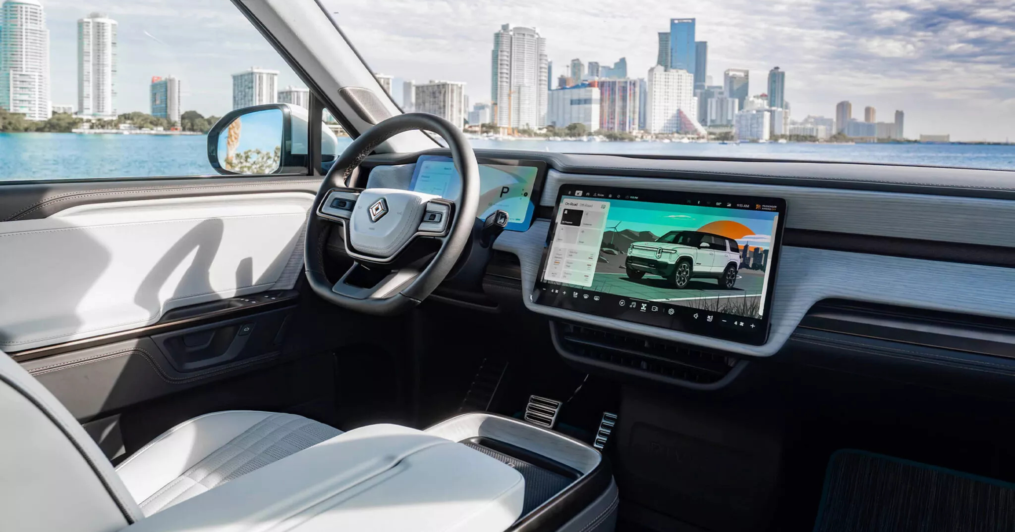 Rivian R1S Quad Miami Edition - vista interior