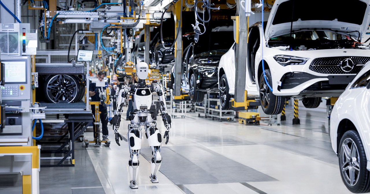 Robot Apollo en la planta de montaje de automóviles de Mercedes-Benz Robot Apollo en la planta de montaje de automóviles de Mercedes-Benz