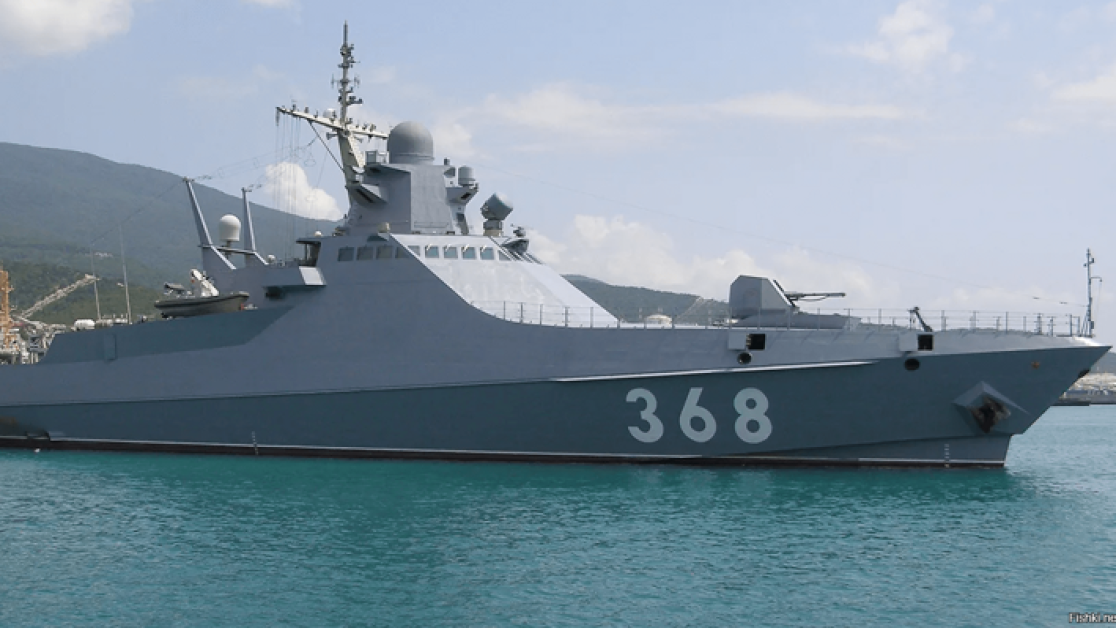 La inteligencia ucraniana ha confirmado oficialmente un ataque naval con drones contra el buque más nuevo de Rusia, el Sergei Kotov, que ha recibido el encargo de transportar misiles Kh-35 y Kalibr. La inteligencia ucraniana ha confirmado oficialmente un ataque naval con drones contra el buque más nuevo de Rusia, el Sergei Kotov, que ha recibido el encargo de transportar misiles Kh-35 y Kalibr.