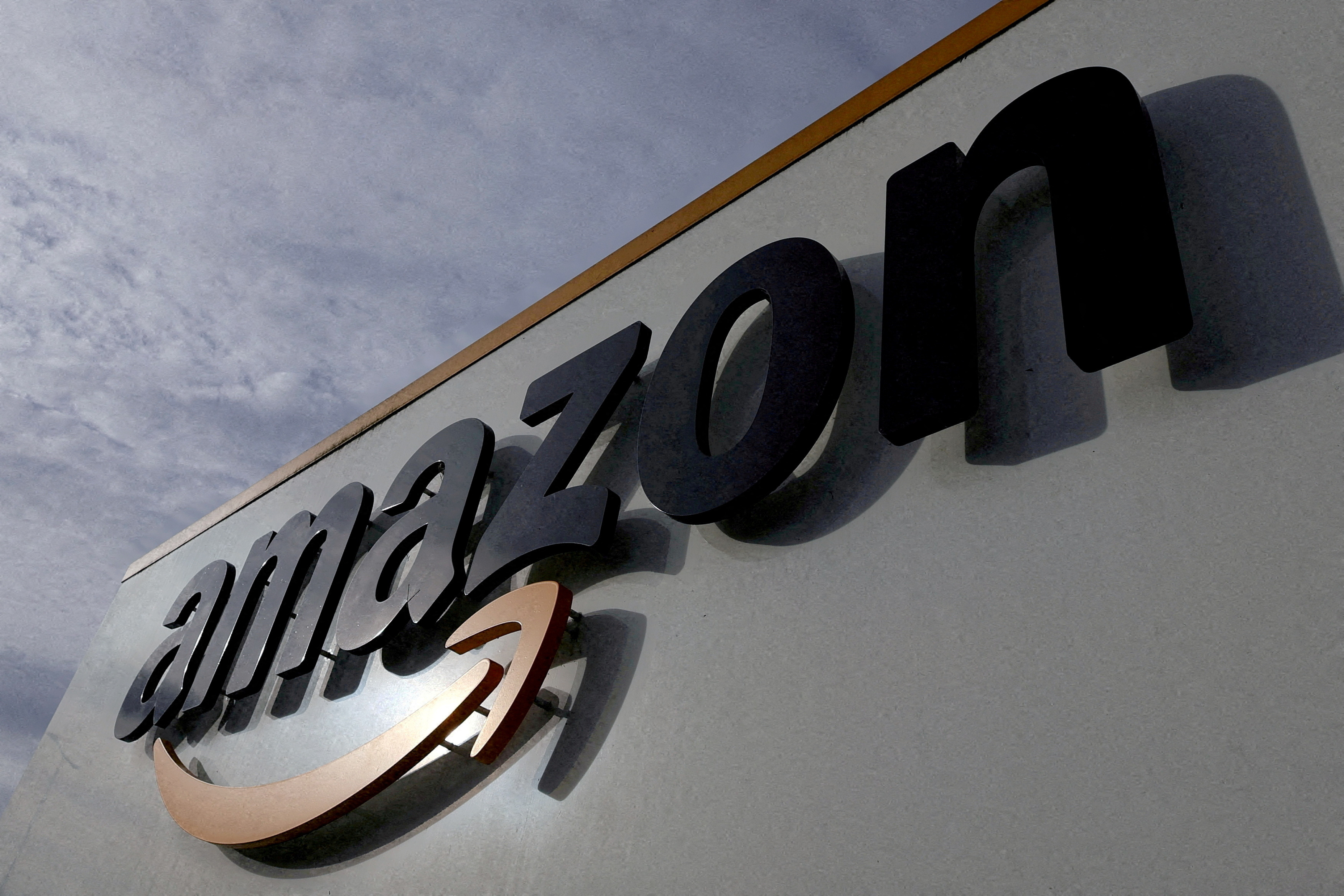 Amazon ha dedicado un equipo independiente a entrenar el modelo de inteligencia artificial de Olympus con 2 billones de parámetros - Reuters Amazon ha dedicado un equipo independiente a entrenar el modelo de inteligencia artificial de Olympus con 2 billones de parámetros - Reuters