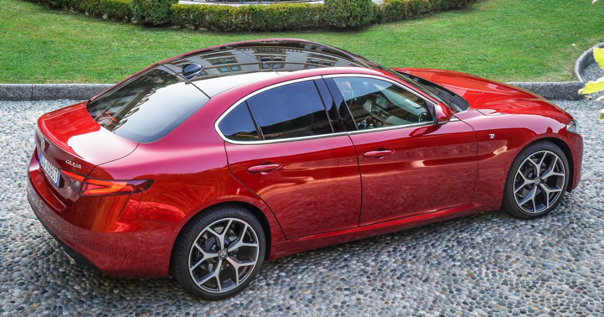Alfa Romeo Giulia side view