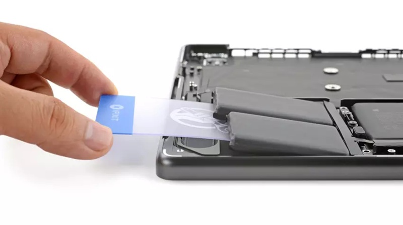 Internal components of MacBook Pro M5