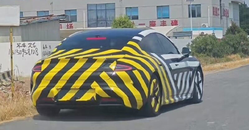 Prototipo de sedan extendido Xiaomi SU7 L en camuflaje Prototipo de sedan extendido Xiaomi SU7 L en camuflaje