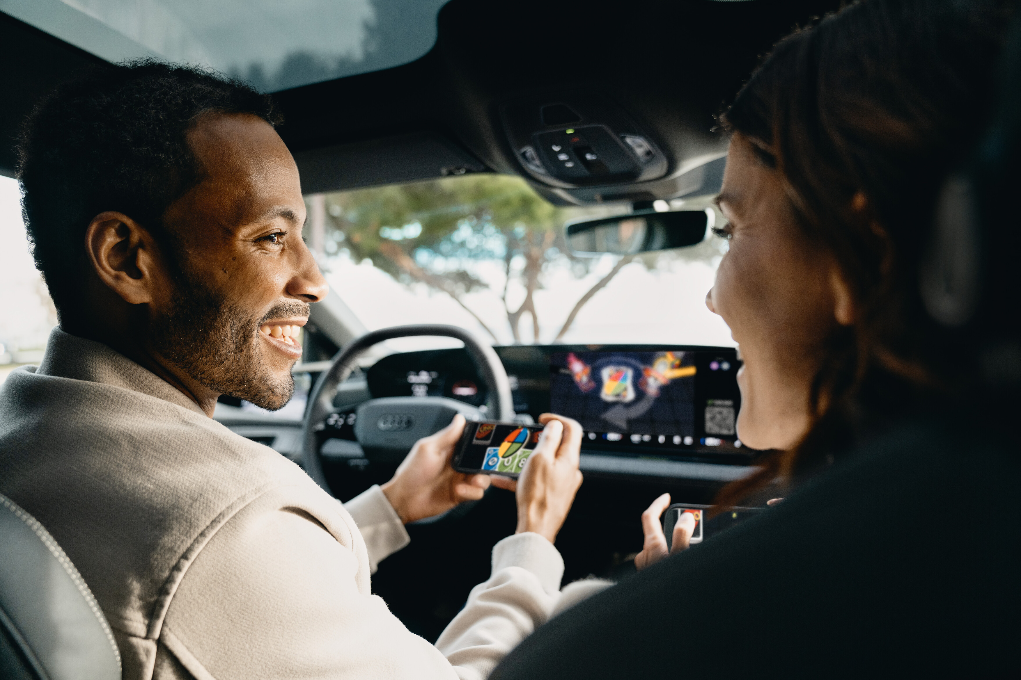 Controladores de juegos en forma de teléfonos inteligentes para Audi Controladores de juegos en forma de teléfonos inteligentes para Audi