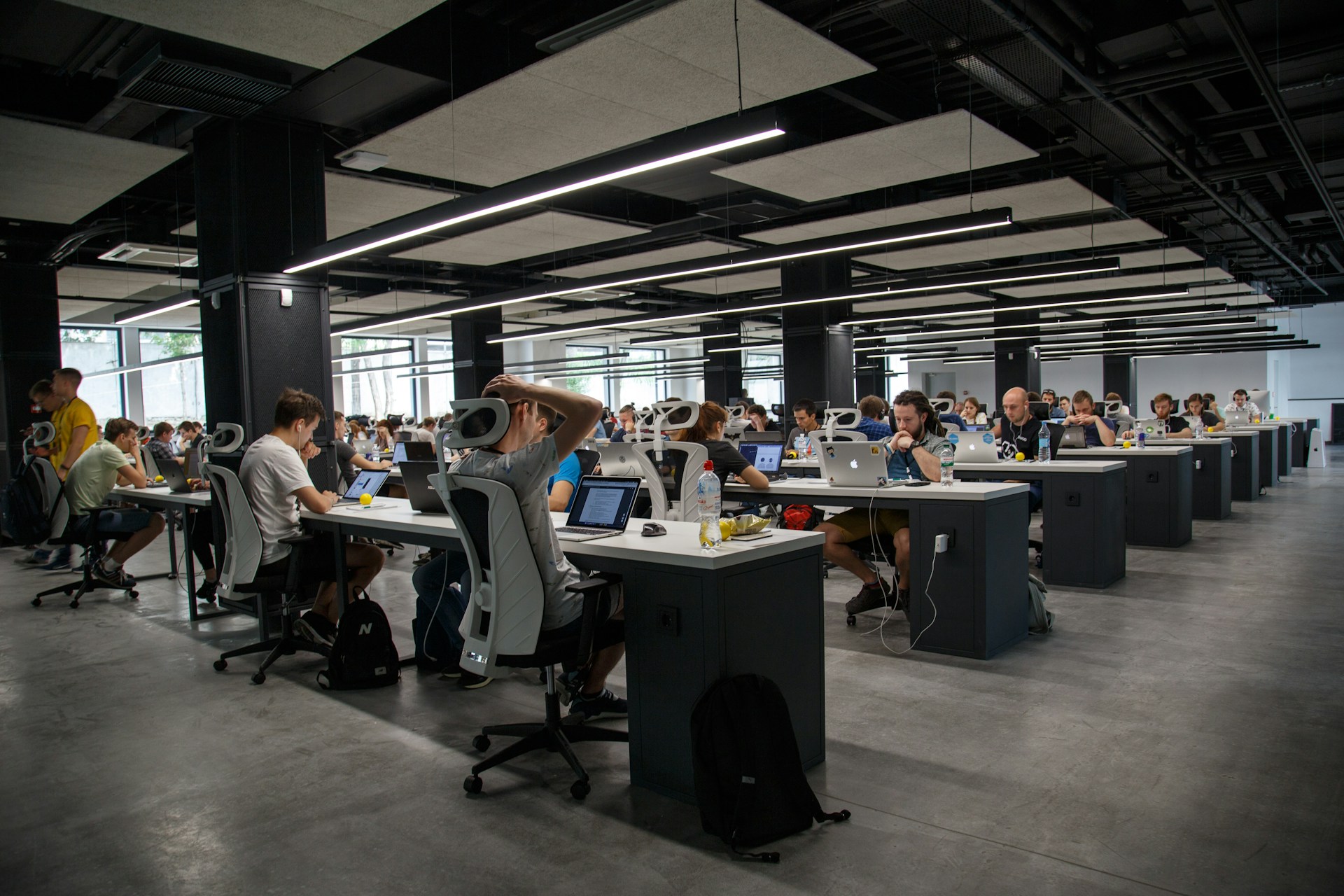 Las nuevas tecnologías de inteligencia artificial amenazan millones de empleos en el Reino Unido: investigadores