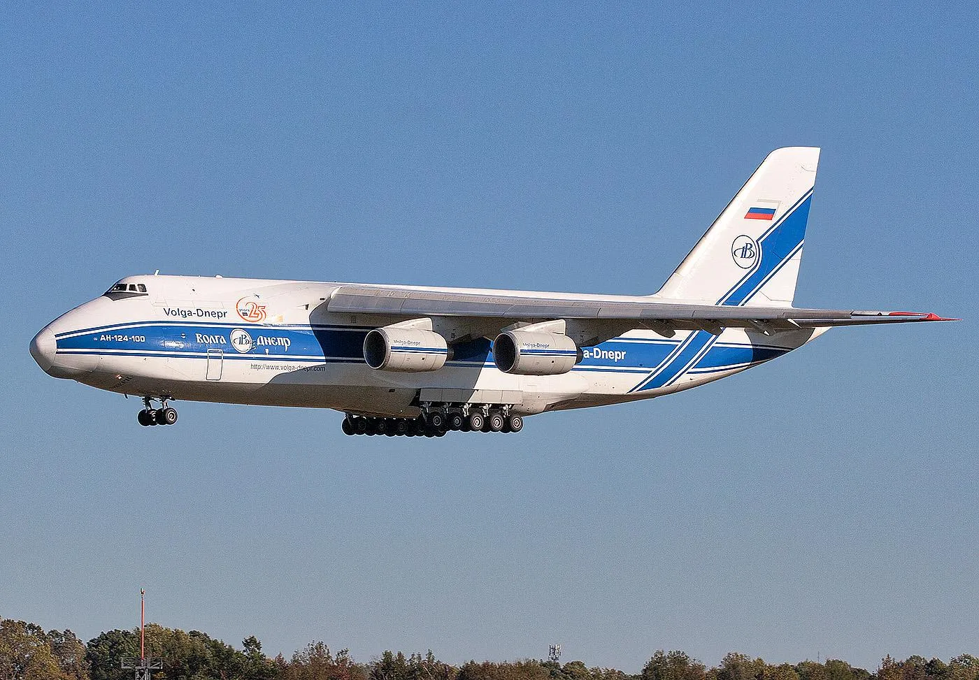 Un An-124 ruso de Volga-Dnepr. Ilustración: Joe Pries