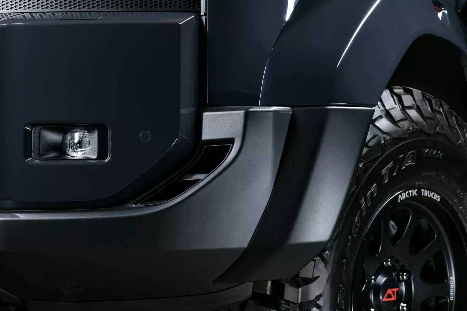Toyota Land Cruiser 250 AT37 con nuevos parachoques