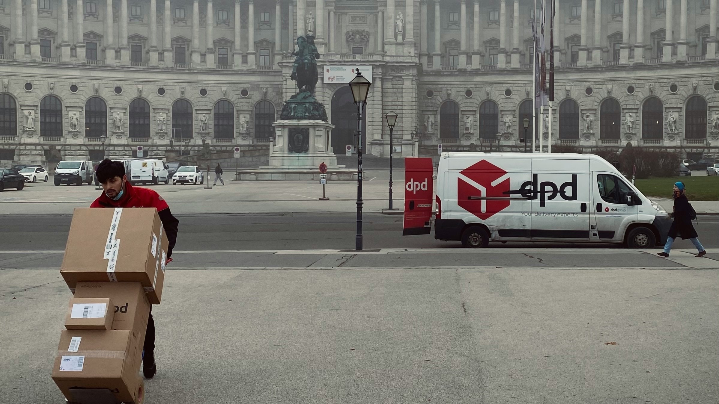 El chatbot de DPD dice palabrotas y critica a la empresa tras el "ataque" de un cliente descontento El chatbot de DPD dice palabrotas y critica a la empresa tras el "ataque" de un cliente descontento