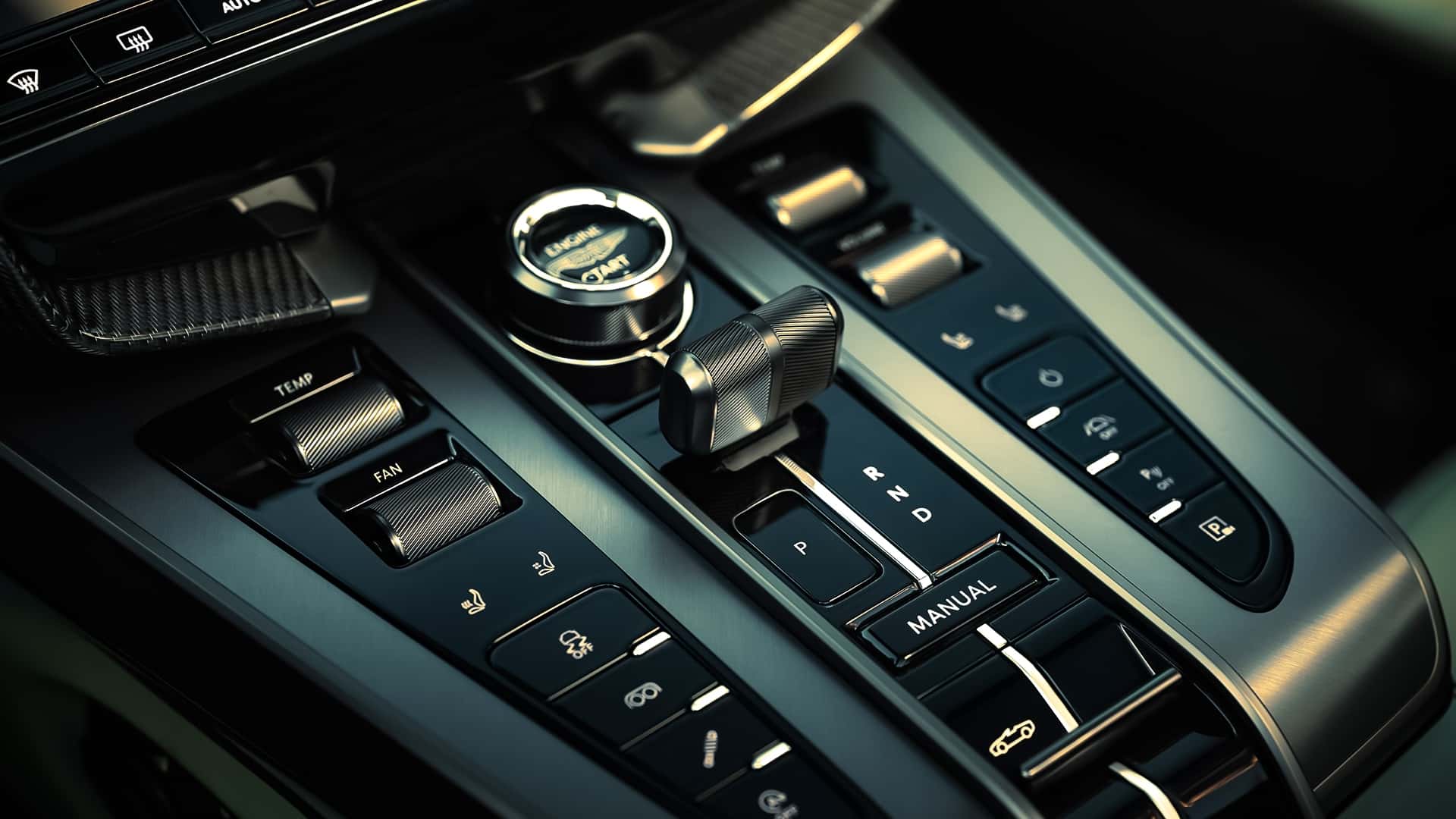 Aston Martin Vanquish Volante 2025.