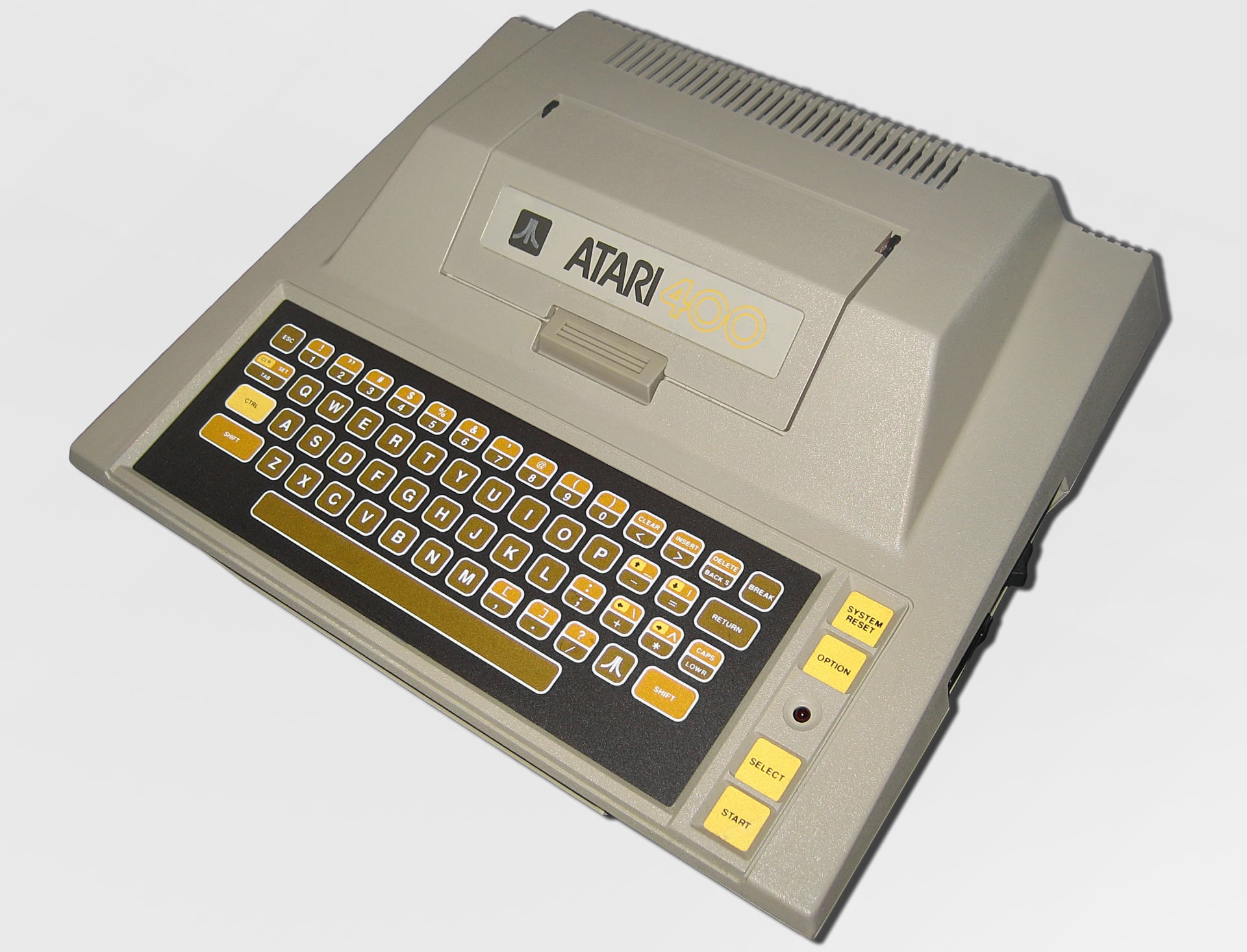 Atari 400: el primer ordenador de Gary McKinnon, de 14 años Atari 400: el primer ordenador de Gary McKinnon, de 14 años