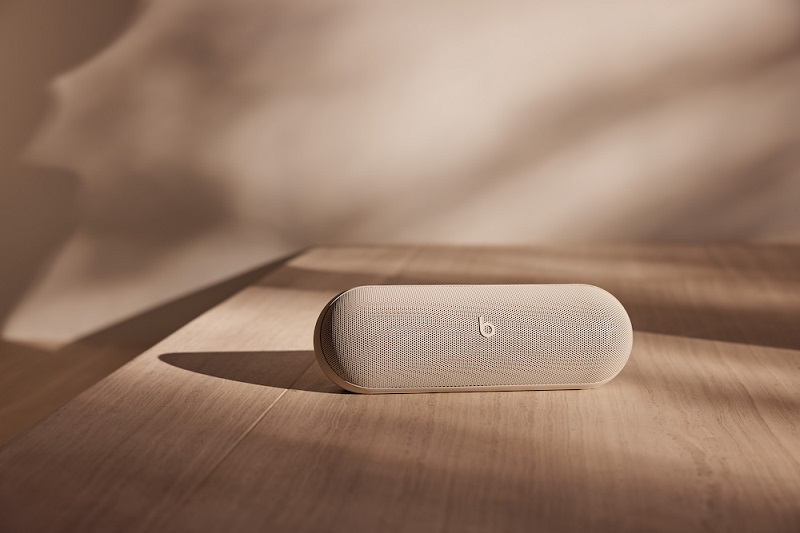 Kim Kardashian y Apple han presentado el altavoz inalámbrico Beats Pill en dos nuevos colores-2 Kim Kardashian y Apple han presentado el altavoz inalámbrico Beats Pill en dos nuevos colores-2