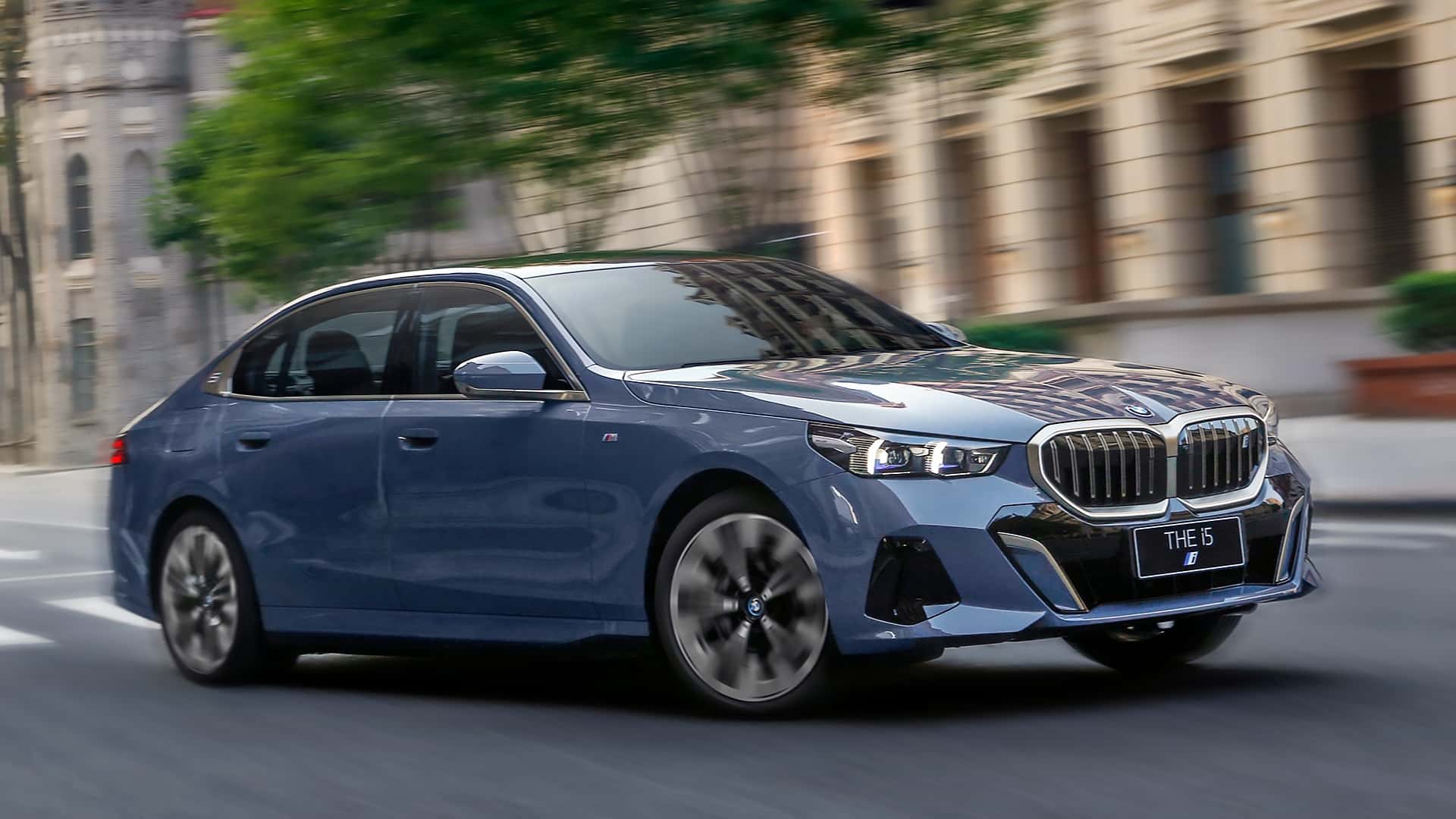 BMW i5 LWB y BMW 5er Limousine para China 2024 vista trasera