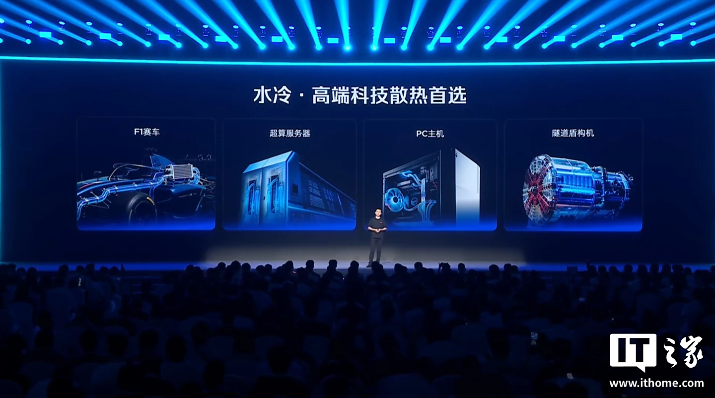 Marco plateado y botón dorado