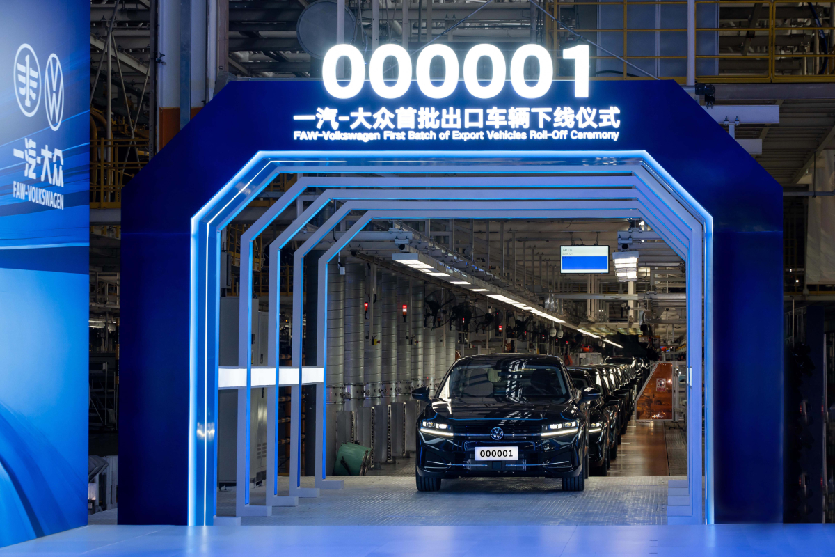 Primer lote de automóviles de exportación producidos por FAW-Volkswagen