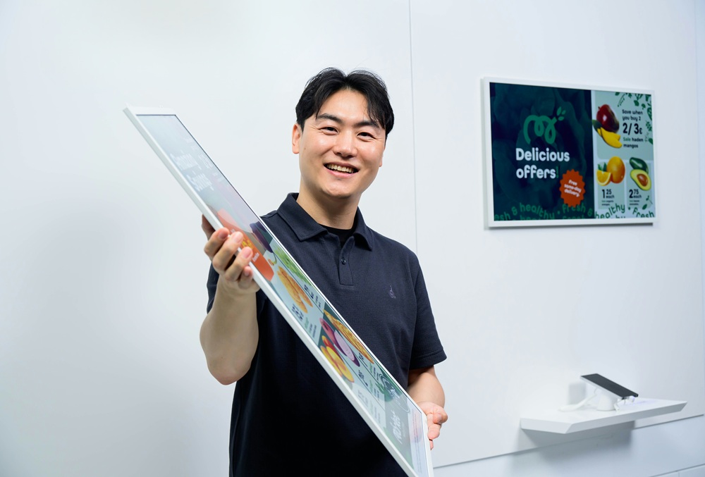 Samsung Colour E-Paper Samsung Colour E-Paper, pantalla ultradelgada que pesa 2.5 kg