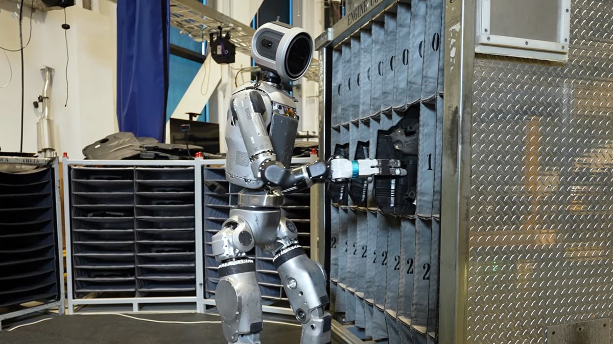 Parece humano, funciona mejor: Boston Dynamics muestra en acción al robot Atlas Parece humano, funciona mejor: Boston Dynamics muestra en acción al robot Atlas
