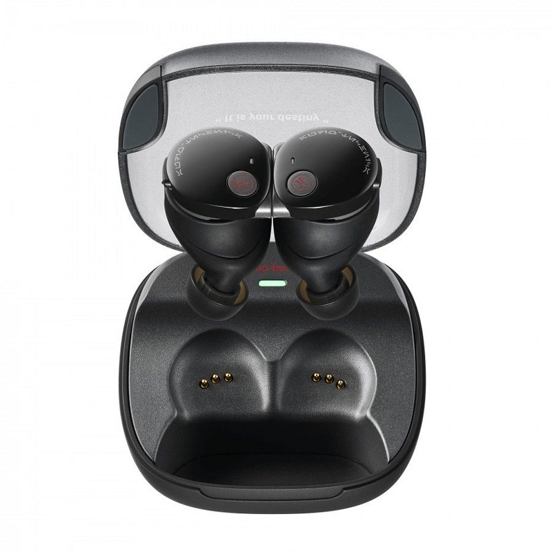 Auriculares 'Darth Vader' de color negro. Auriculares 'Darth Vader' de color negro.