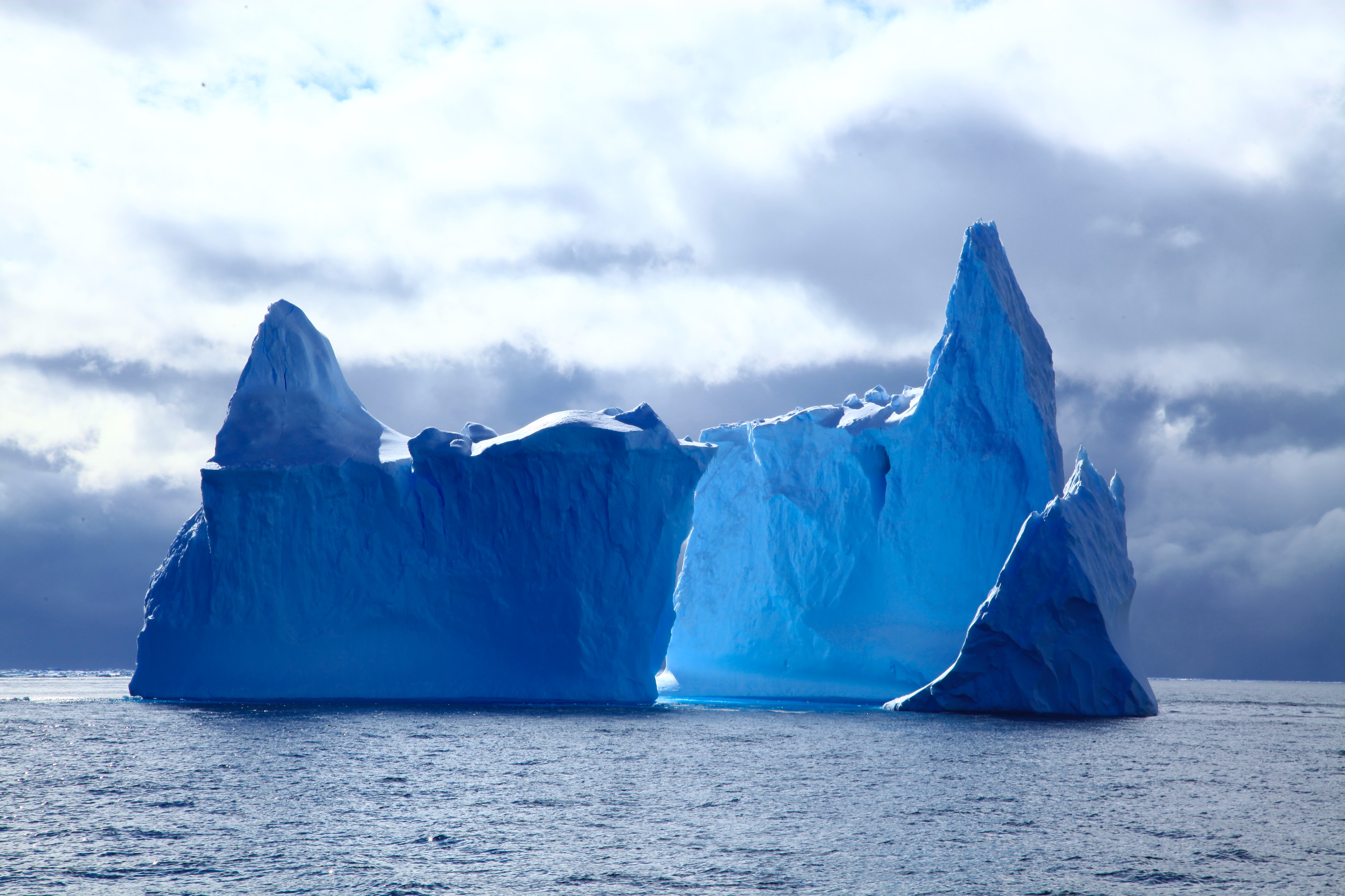 Científicos han creado una red neuronal que cartografía grandes icebergs 10.000 veces más rápido que los humanos