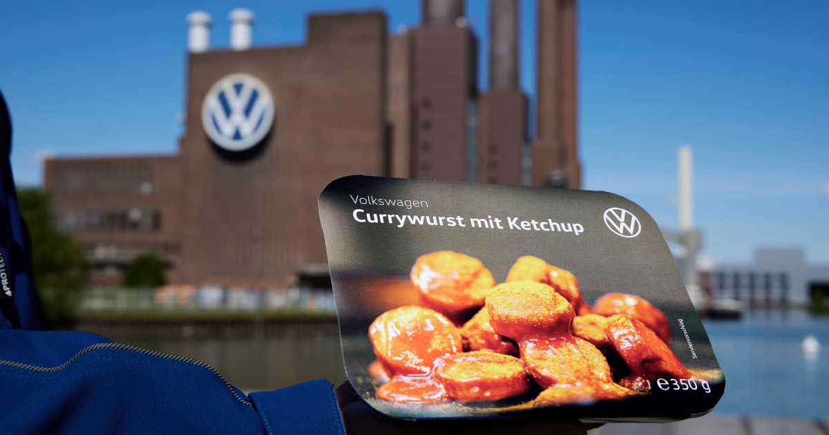 Volkswagen Currywurst mit Ketchup en el fondo de la fábrica