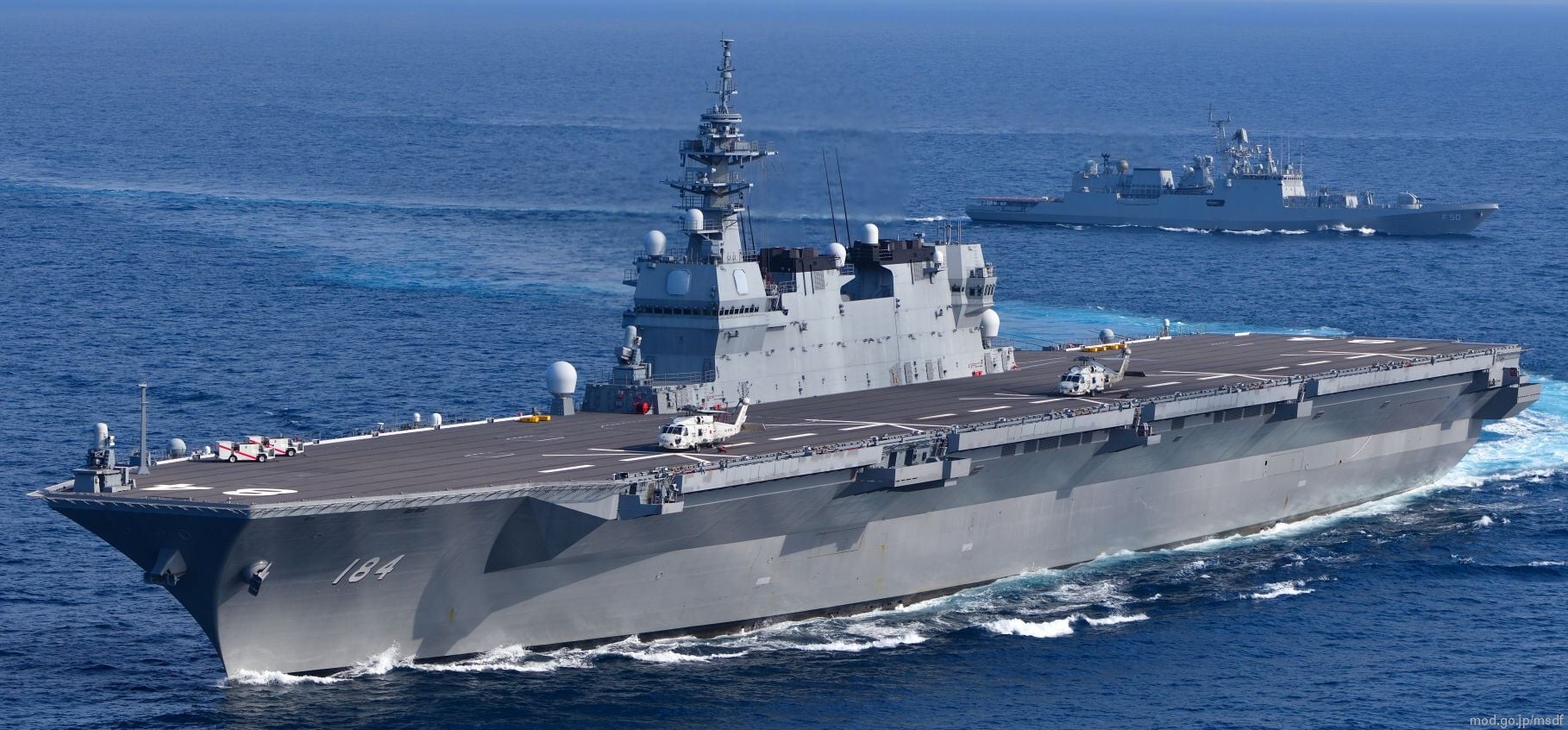 Japón ha modernizado el portahelicópteros JS Kaga, que ahora puede albergar cazas de quinta generación F-35B Lightning II. Japón ha modernizado el portahelicópteros JS Kaga, que ahora puede albergar cazas de quinta generación F-35B Lightning II.