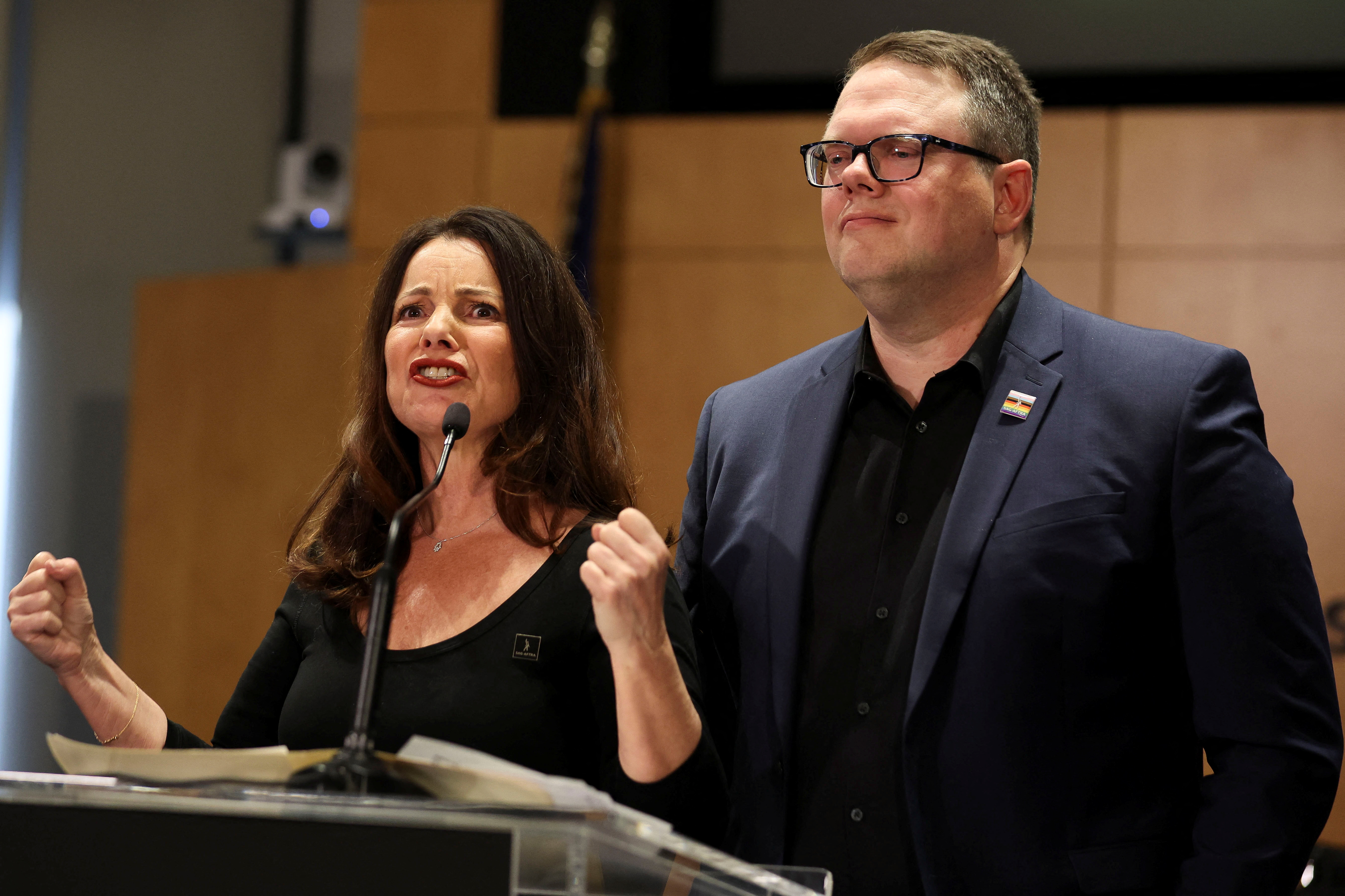 El sindicato de actores de EE.UU. ha llegado a un acuerdo con los estudios de cine sobre las normas de uso de la IA generativa El sindicato de actores de EE.UU. ha llegado a un acuerdo con los estudios de cine sobre las normas de uso de la IA generativa