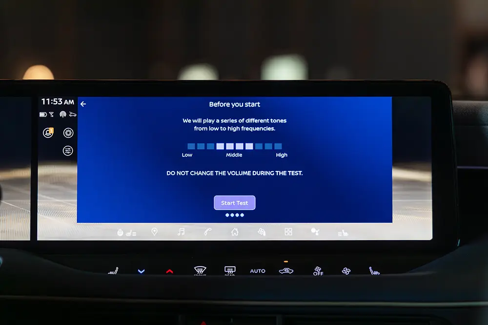 Pantalla de configuración del ecualizador en la aplicación Nissan Personalized Sound