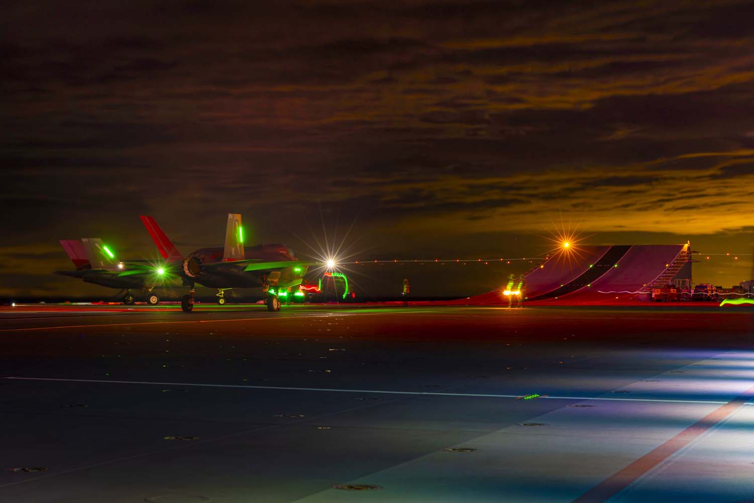 El portaaviones insignia HMS Queen Elizabeth, que transporta cazas de quinta generación F-35 Lightning II, llevó a cabo con éxito una serie de misiones de ataque simuladas frente a las costas de Noruega.-2 El portaaviones insignia HMS Queen Elizabeth, que transporta cazas de quinta generación F-35 Lightning II, llevó a cabo con éxito una serie de misiones de ataque simuladas frente a las costas de Noruega.-2