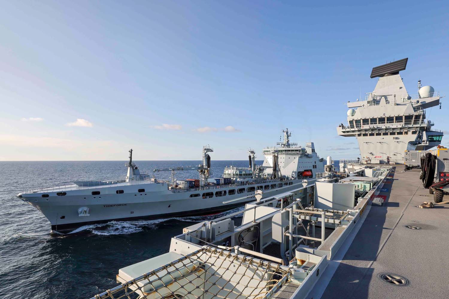 El portaaviones insignia HMS Queen Elizabeth, que transporta cazas de quinta generación F-35 Lightning II, llevó a cabo con éxito una serie de misiones de ataque simuladas frente a las costas de Noruega.-3 El portaaviones insignia HMS Queen Elizabeth, que transporta cazas de quinta generación F-35 Lightning II, llevó a cabo con éxito una serie de misiones de ataque simuladas frente a las costas de Noruega.-3